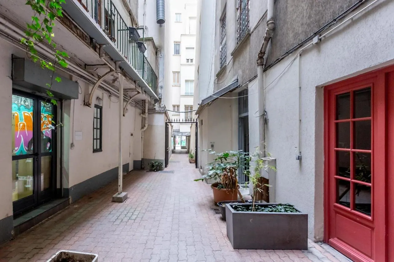 114 - Urban Saint Denis Couture Daire Paris